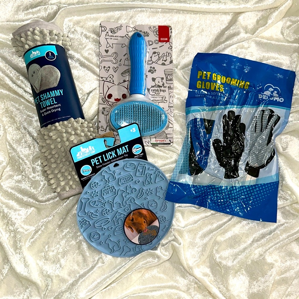 Pet supply gift set - brush, grooming gloves, lick mat, shammy towel